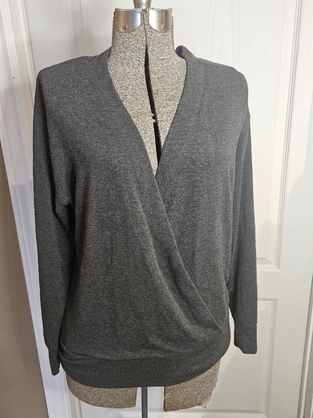 Athleta V Neck Sweatshirt szM